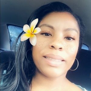 Meet your Posher, Rena